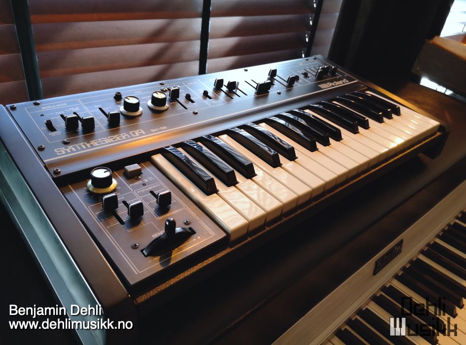 Roland SH-09