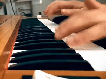 A Hohner Clavinet D6 instrument being played