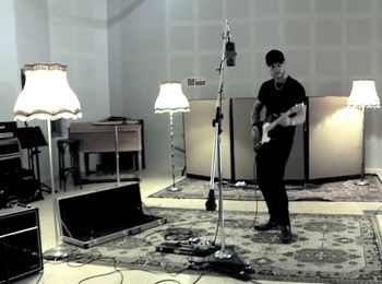 Snapshot from the music video for "Då E Det Verdt Det" by Thomas Tveiten