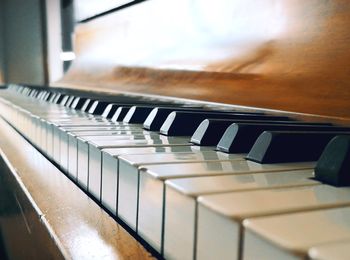 Close up of a Louis Zwicki Pianette