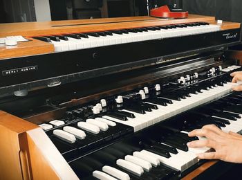A Hammond C3 organ being played