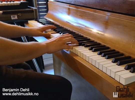 A Louis Zwicki Pianette piano being played