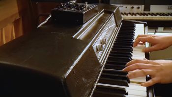 A Wurlitzer 200A electric piano being played