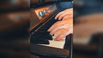 A Wurlitzer 200A electric piano being played