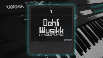 A Yamaha DX7 synthesizer and a ROM cartridge with the text Dehli Musikk DXtraterrestrial 1