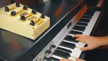 A Fender Rhodes piano with a Handsome Audio Zulu on top being played