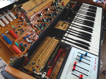 Inside the Logan String Melody II synthesizer