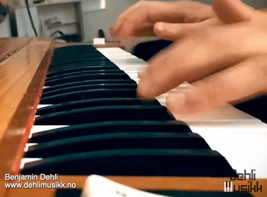 A Hohner Clavinet D6 instrument being played