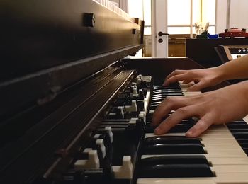 Hammond C3 tonewheel organ with Leslie 122