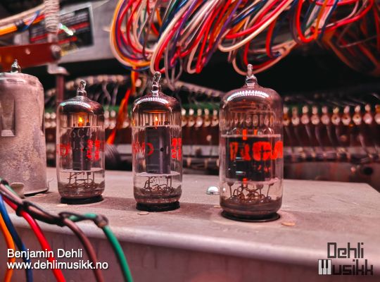 Vacuum Tubes in the AO-28 pre-amp inside a Hammond C3 organ