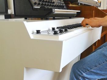 A Mellotron M4000D being played