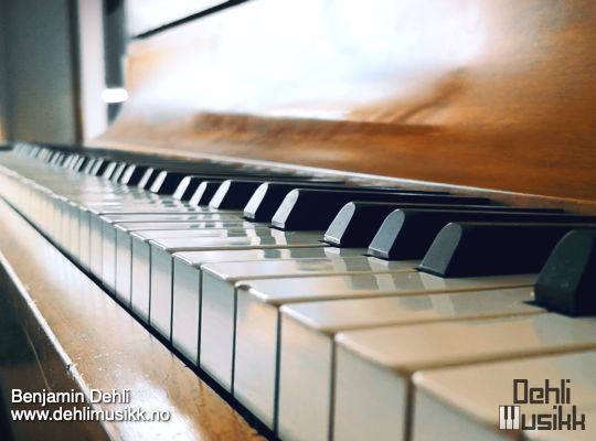 Close up of a Louis Zwicki Pianette