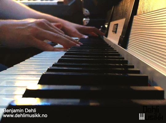 A Fender Rhodes MKI Stage Piano being played
