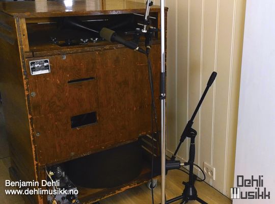 A Leslie 122 rotary speaker