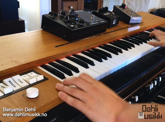 A Hohner Clavinet D6 with effects pedals being played