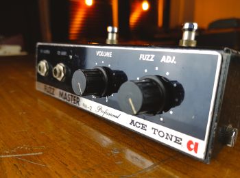 Ace Tone FM-2 Fuzz Master Professional fuzz effects unit
