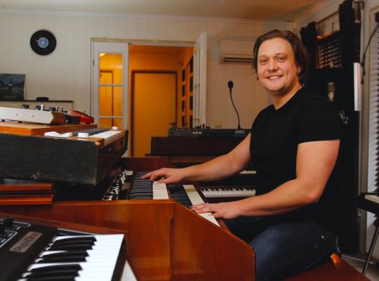 Benjamin Dehli playing a Hammond C3 organ