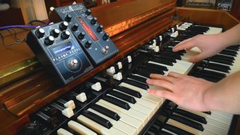 A Hammond C3 organ with effects pedals on top