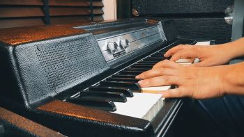 A Wurlitzer 200A electric piano being played