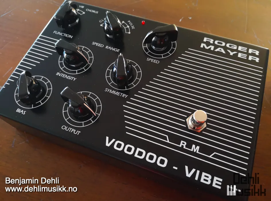 Roger Mayer Voodoo-Vibe+ - Effekter - Utstyr | Dehli Musikk
