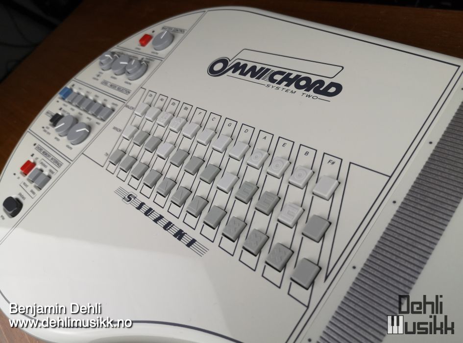 Suzuki Omnichord OM-84 System Two